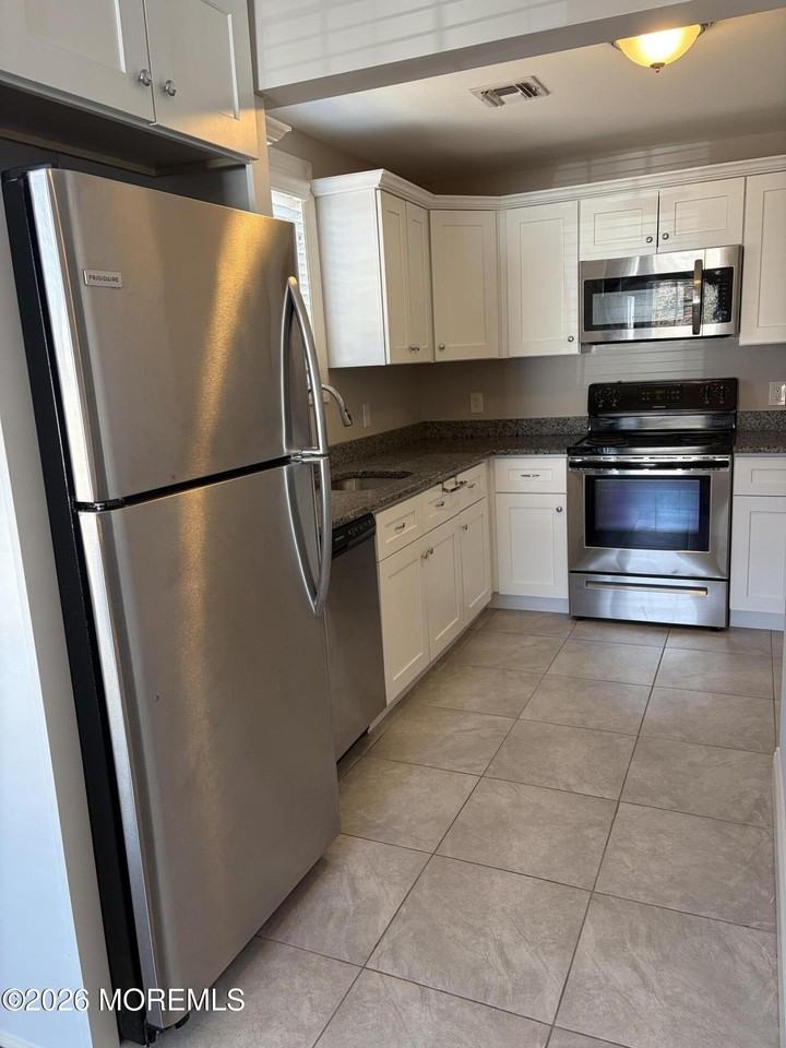 713 Main St Unit D - Photo 3 of 6