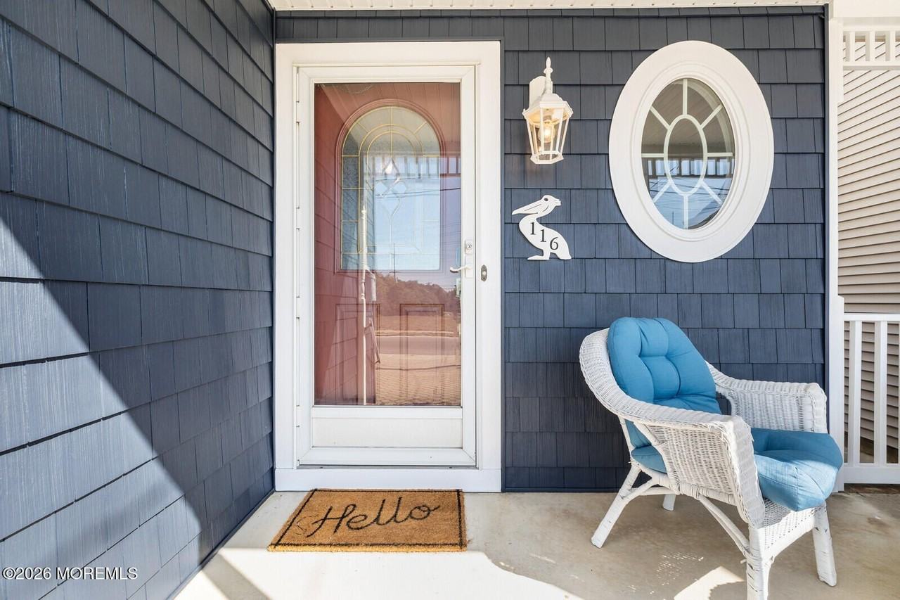 116 Sunset Dr N - Photo 4 of 50