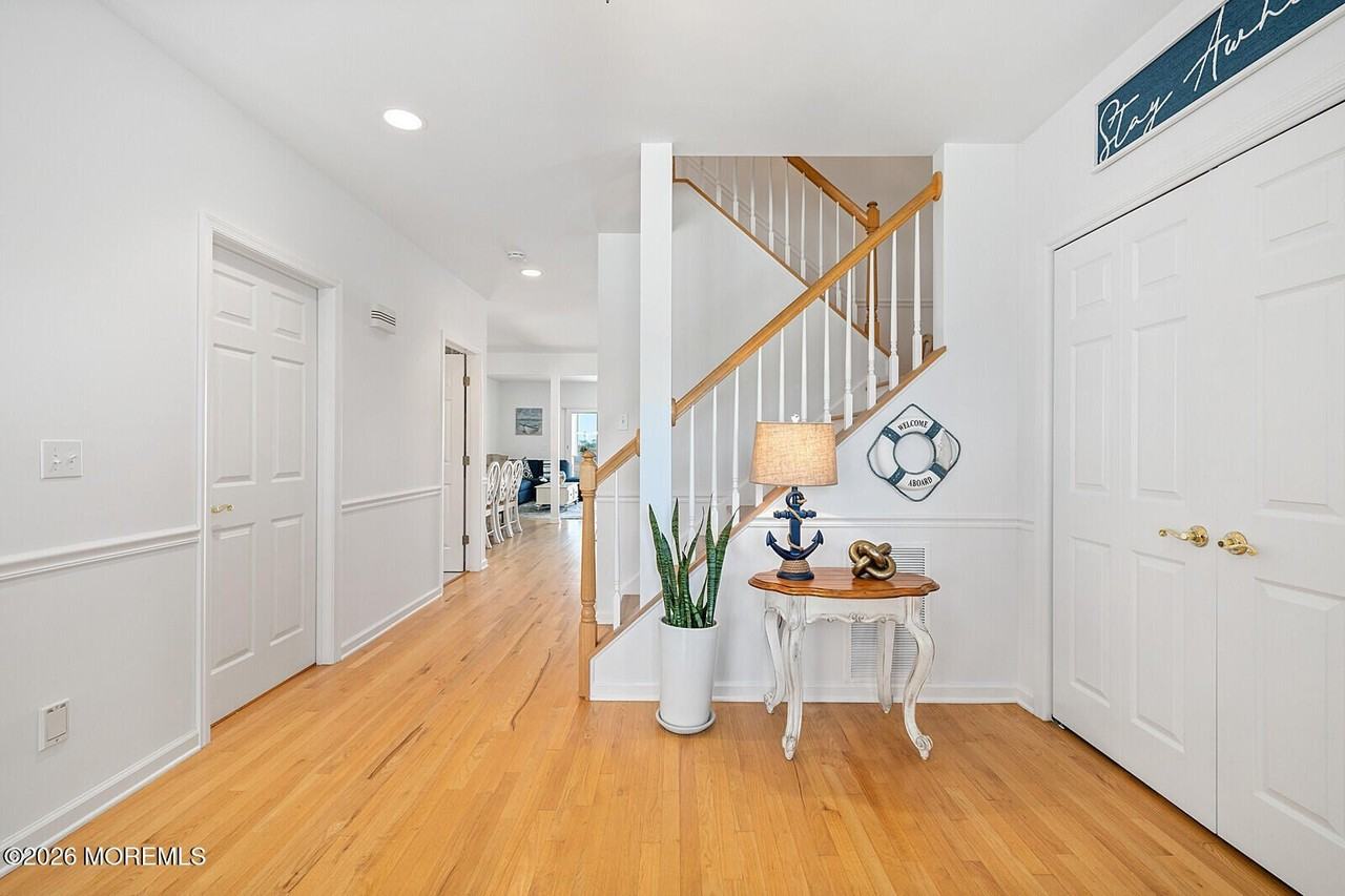 116 Sunset Dr N - Photo 5 of 50