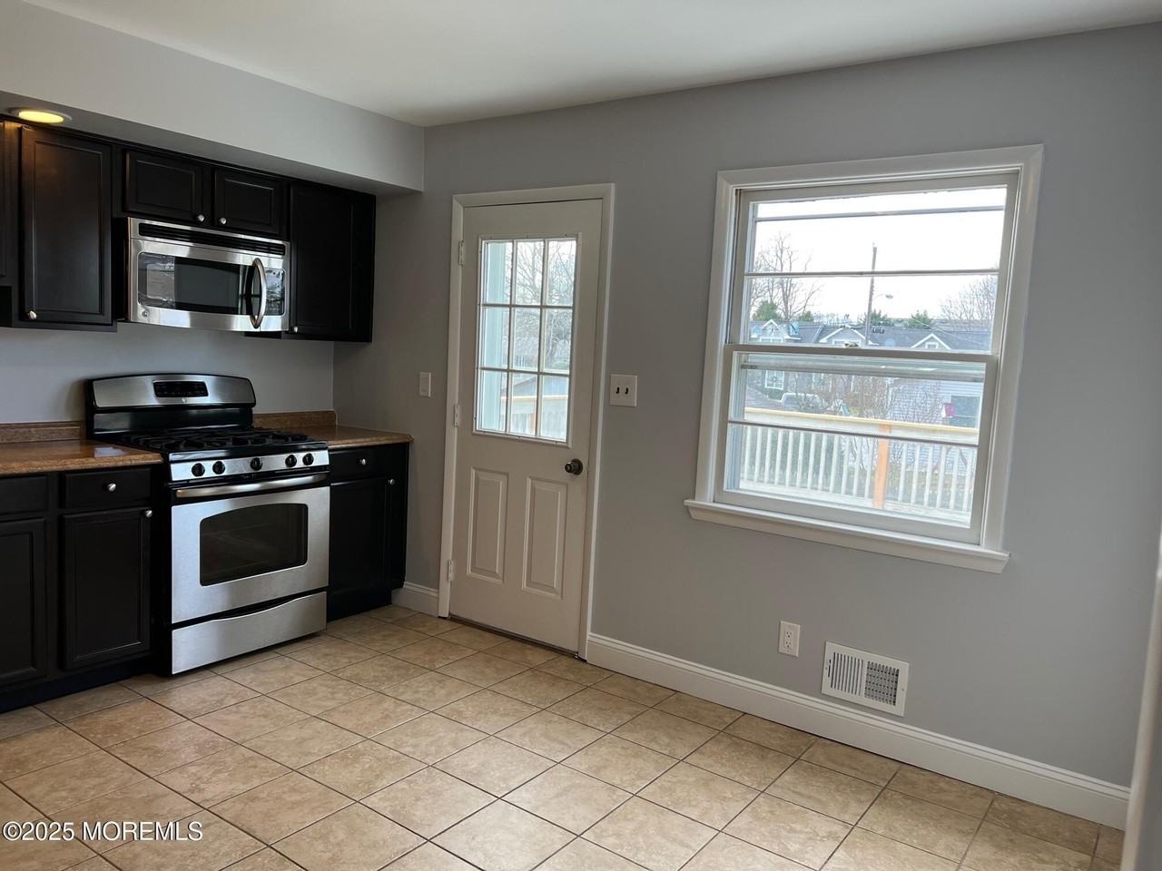 1804 Westfield St - Photo 5 of 16