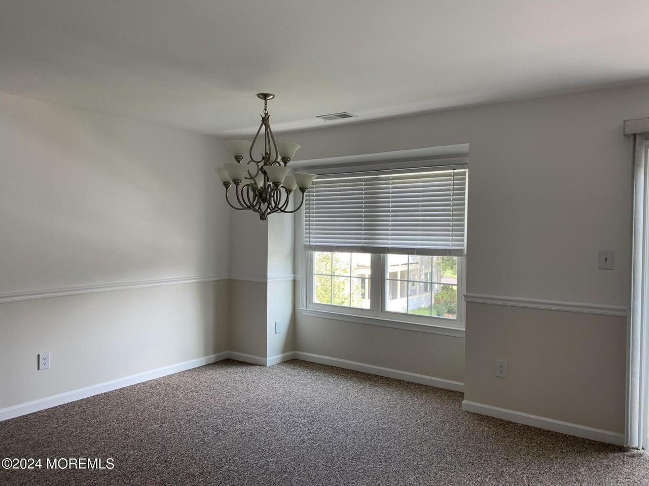 462 Magnolia Ct - Photo 4 of 15