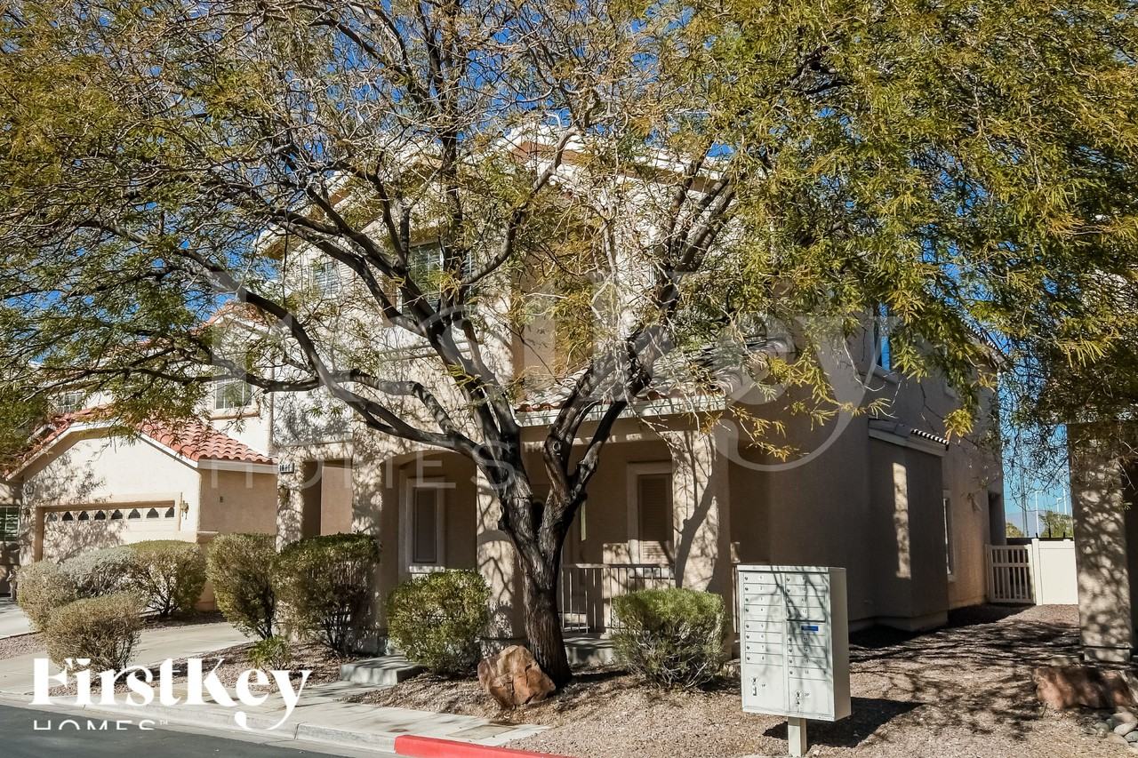 1680 Dark Wolf Ave - Photo 3 of 19