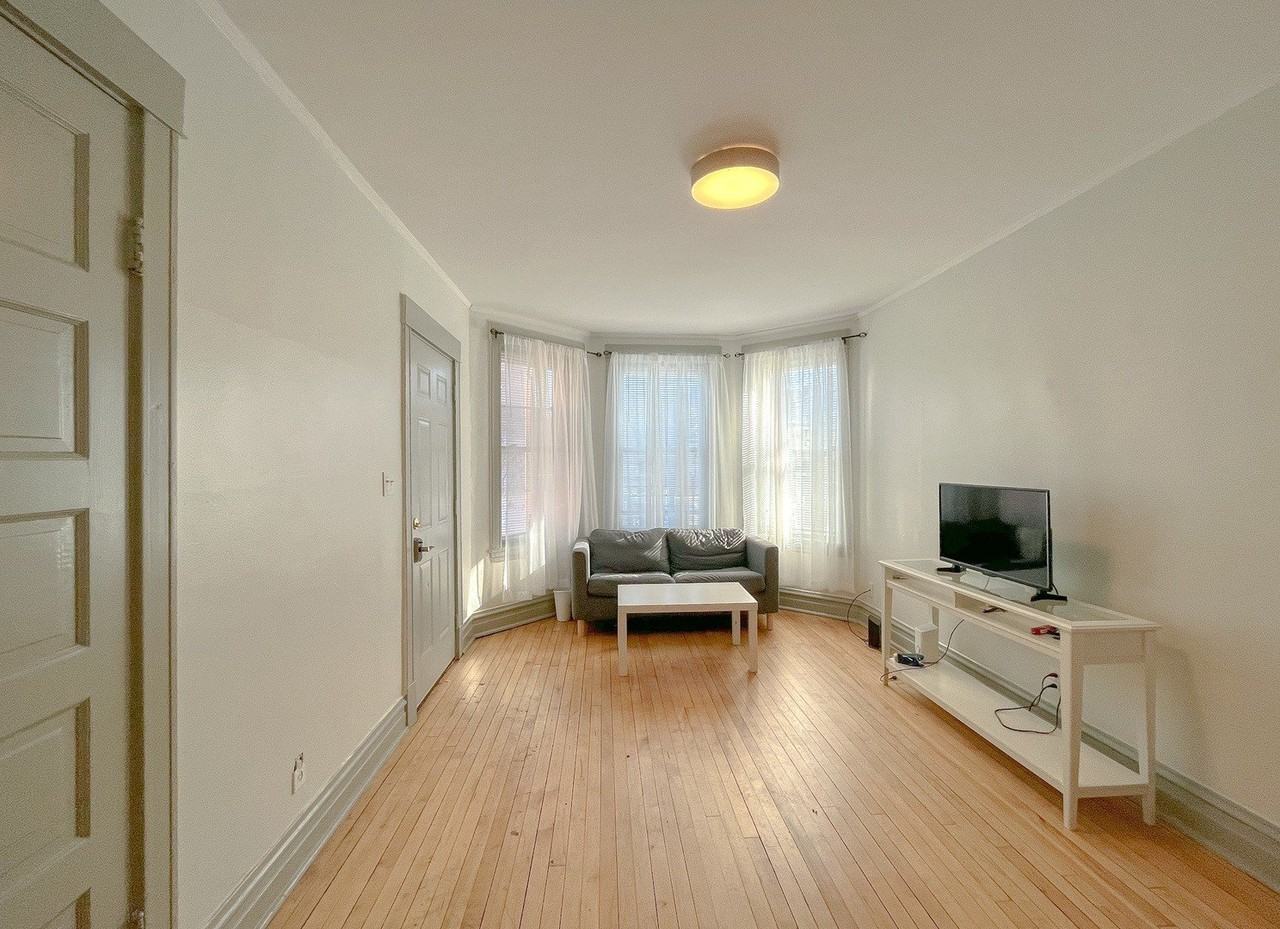 2442 N Ashland Ave Apt 1 - Photo 2 of 15