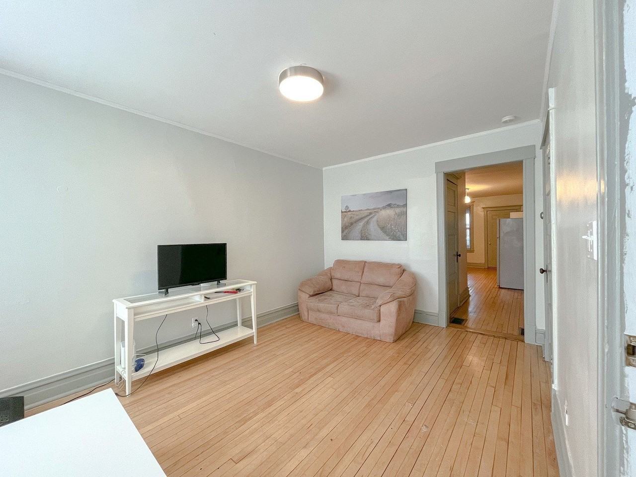 2442 N Ashland Ave Apt 1 - Photo 3 of 15