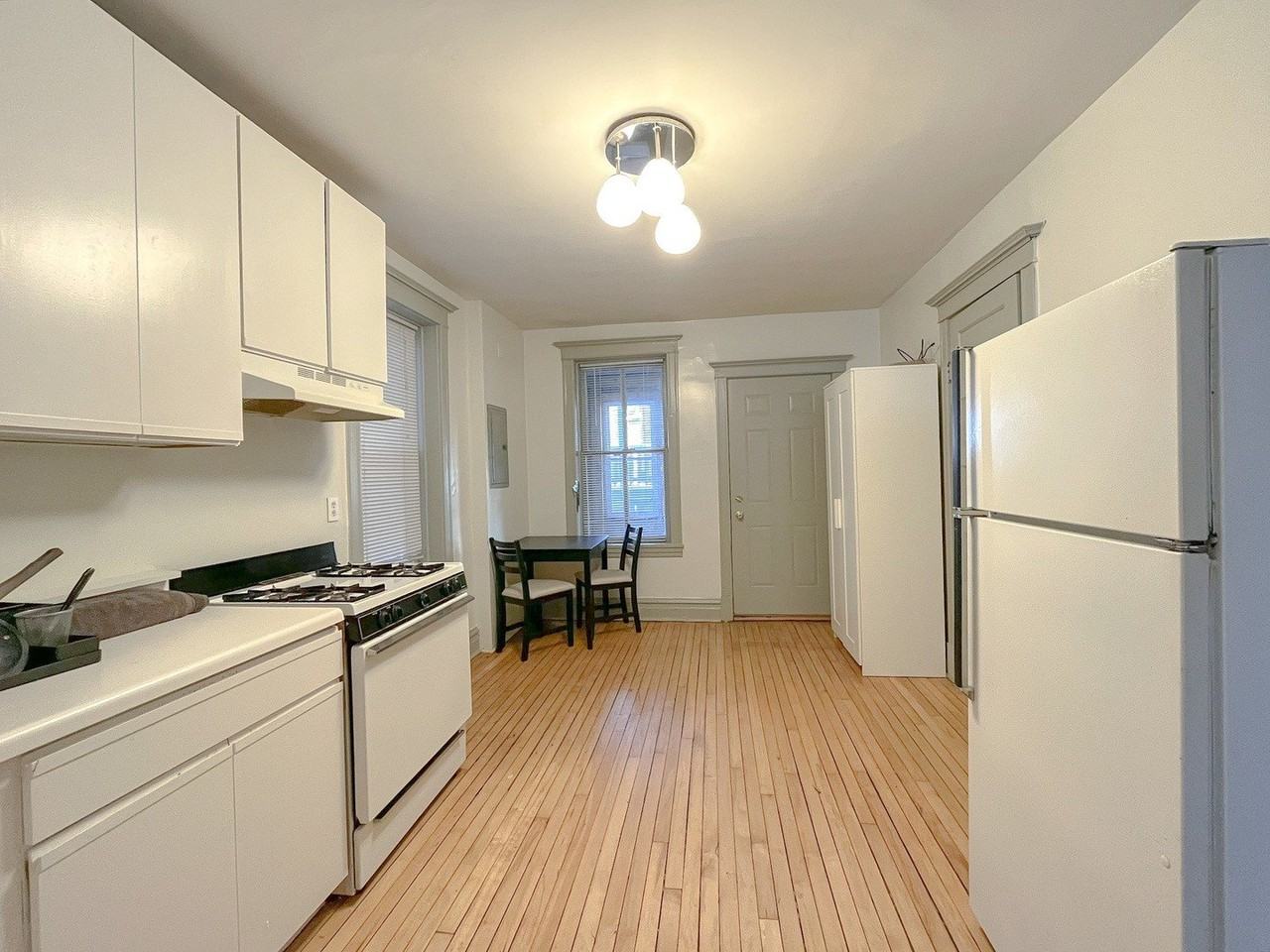 2442 N Ashland Ave Apt 1 - Photo 5 of 15