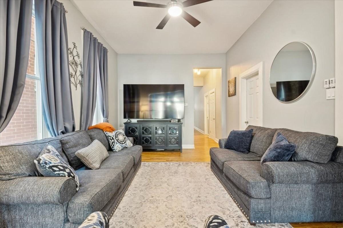 1448 N Fairfield Ave Unit 1 - Photo 4 of 10