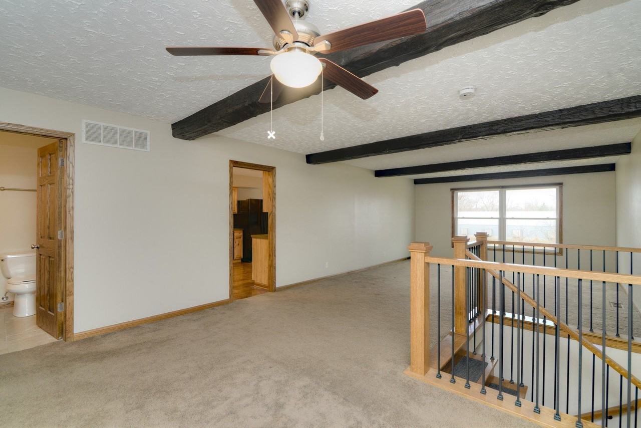 1070 Center Dr - Photo 5 of 41