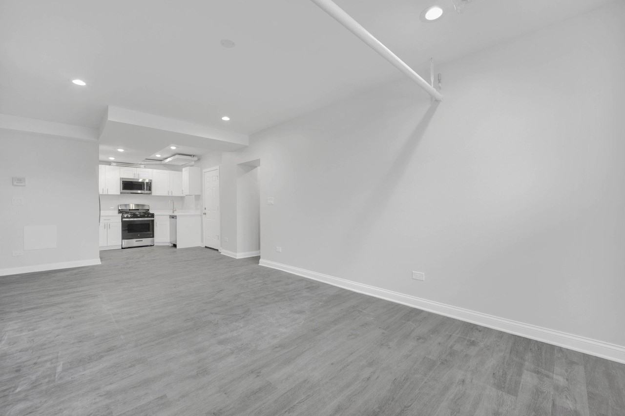 4454 W Parker Ave Unit G - Photo 3 of 15