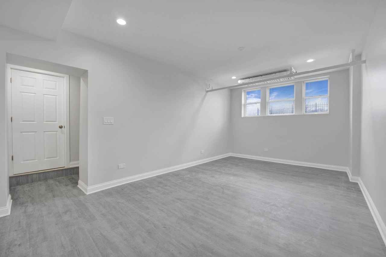 4454 W Parker Ave Unit G - Photo 7 of 15