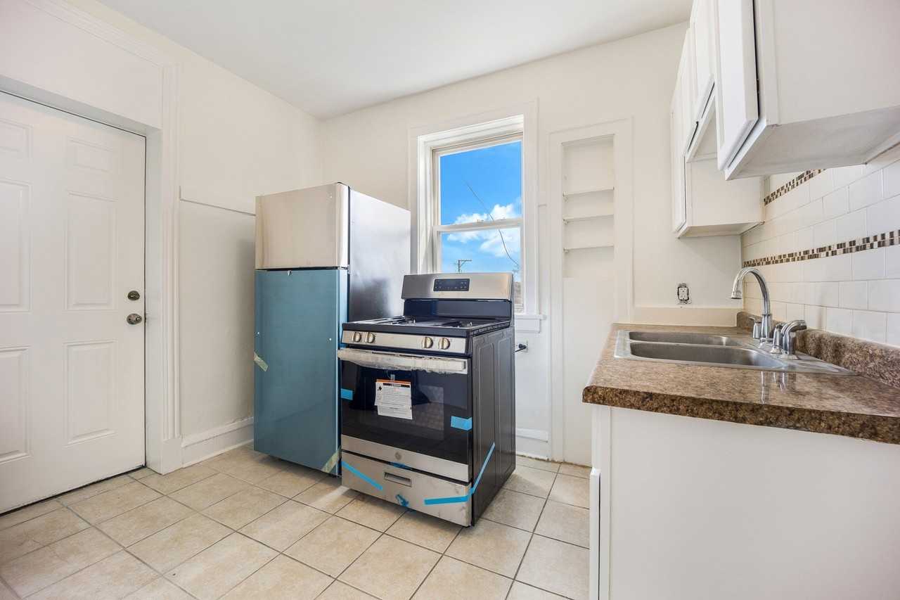 2749 N Kilbourn Ave Apt 2 - Photo 2 of 13