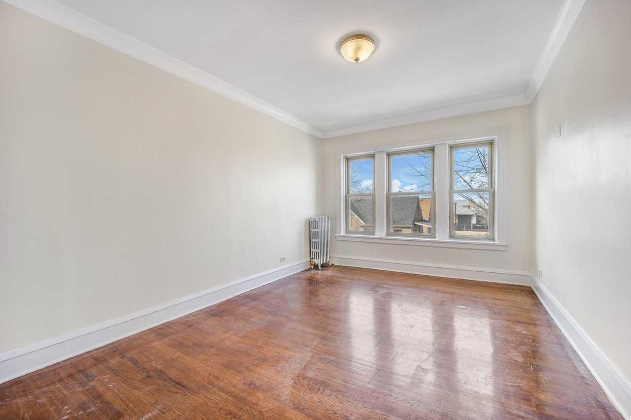 2749 N Kilbourn Ave Apt 2 - Photo 4 of 13