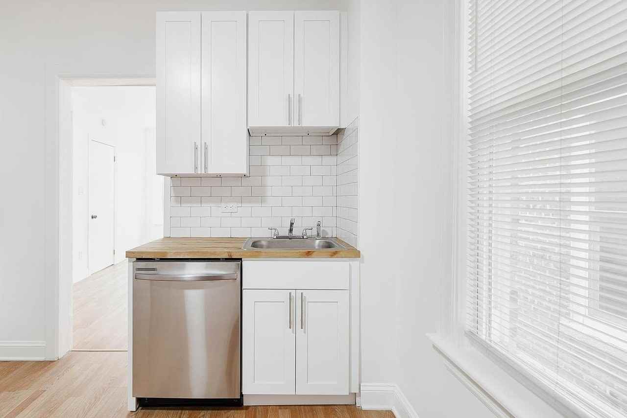 1430 W Superior St Unit 2r - Photo 2 of 19