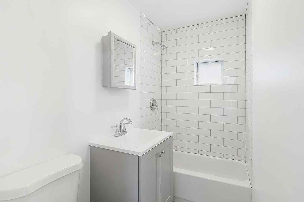 1430 W Superior St Unit 2r - Photo 4 of 19