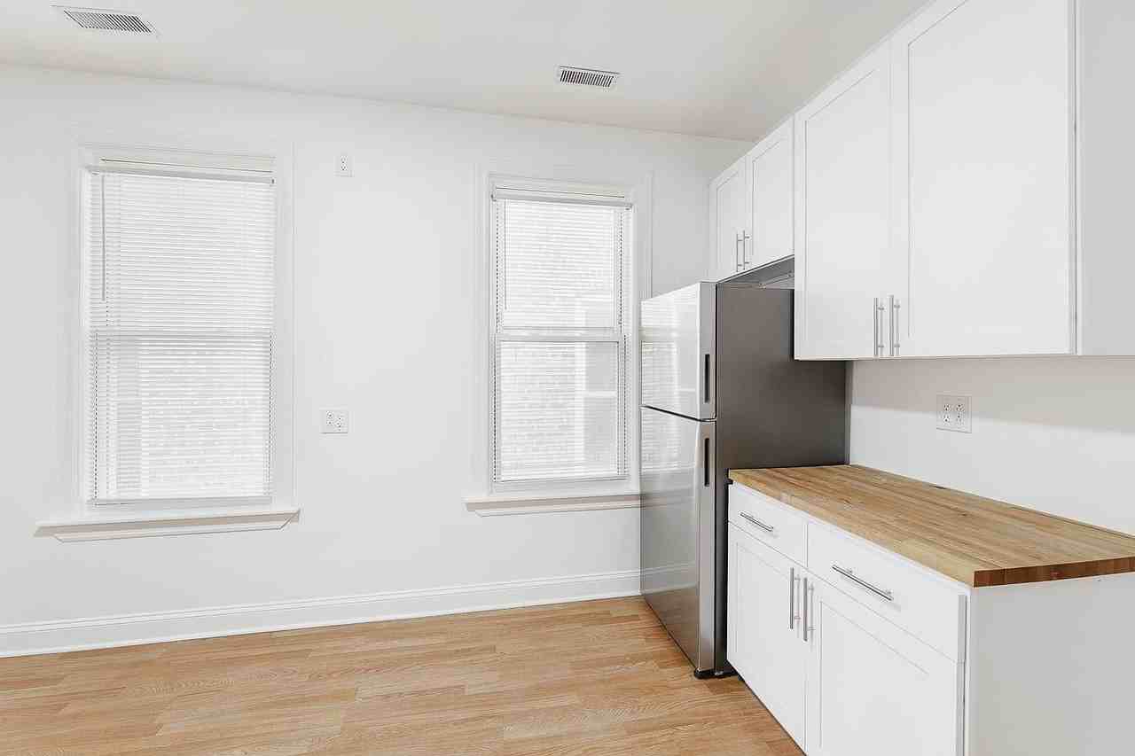 1430 W Superior St Unit 2r - Photo 7 of 19