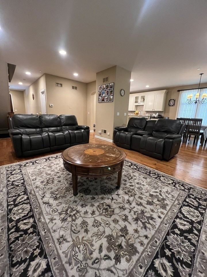 1231 Caroline Ct - Photo 6 of 27