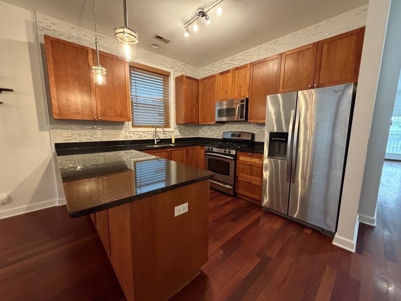 1730 N Western Ave Apt 301 - Photo 3 of 18