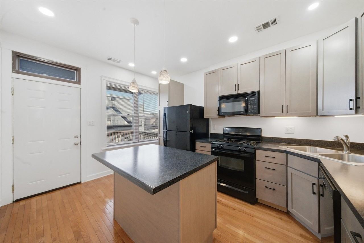 2908 W Palmer St Unit 3 - Photo 5 of 19