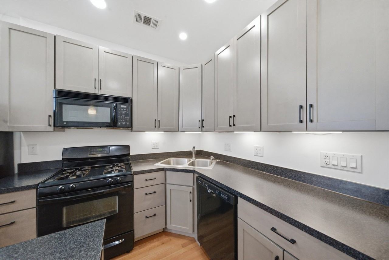 2908 W Palmer St Unit 3 - Photo 6 of 19