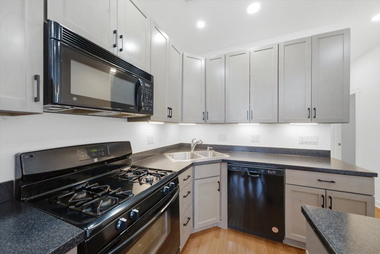 2908 W Palmer St Unit 3 - Photo 7 of 19