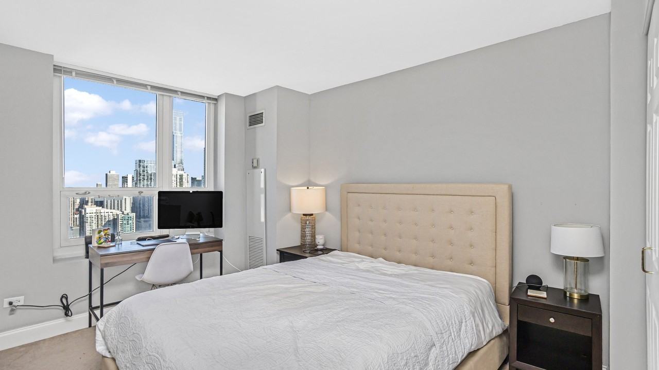 345 N La Salle Dr Apt 4302 - Photo 7 of 16