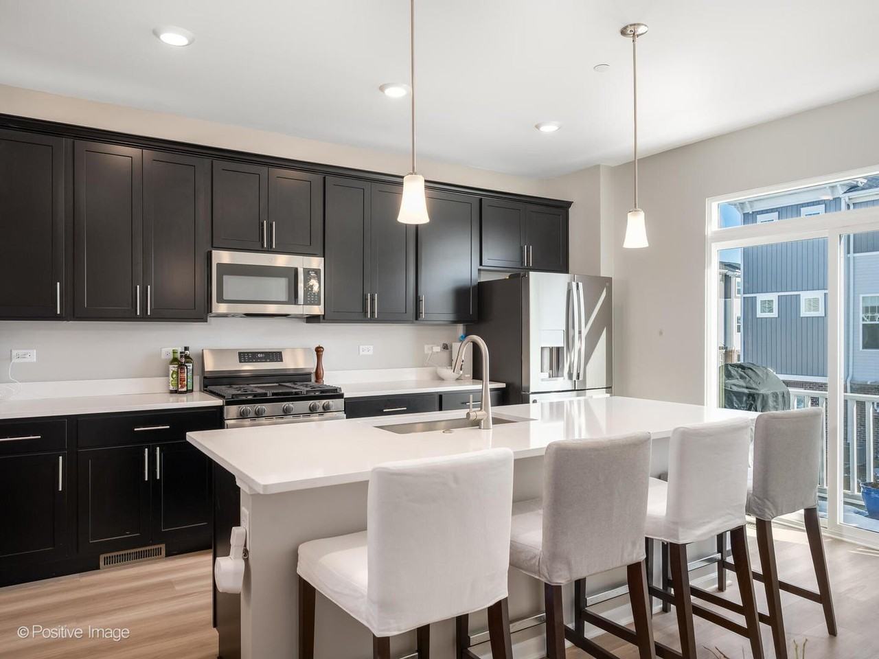 1080 Bogart St - Photo 6 of 20