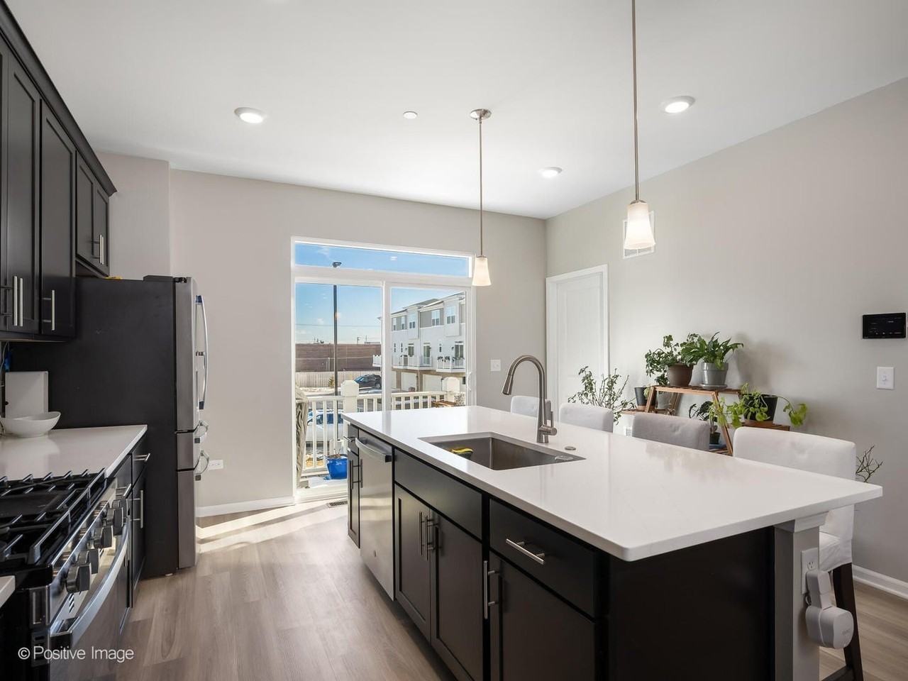 1080 Bogart St - Photo 7 of 20