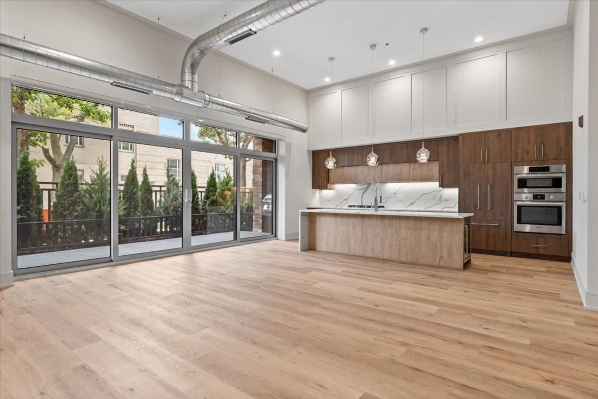 3951 N Wayne Ave Unit 103 - Photo 4 of 18