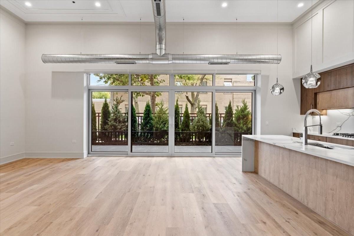 3951 N Wayne Ave Unit 103 - Photo 6 of 18