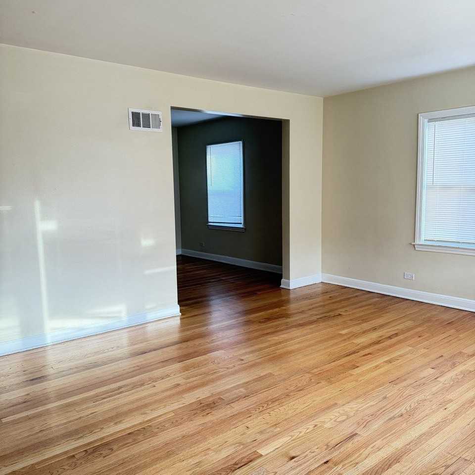 7513 Kenton Ave - Photo 2 of 10