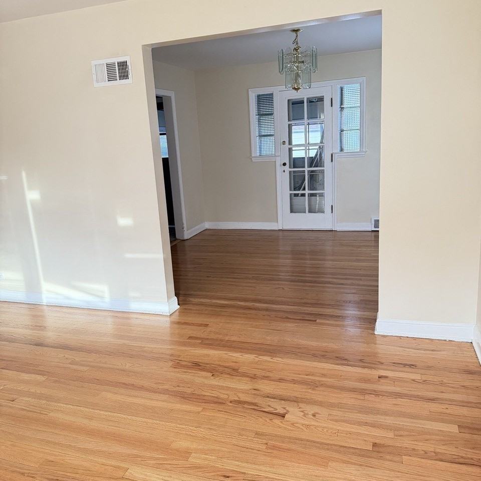 7513 Kenton Ave - Photo 3 of 10