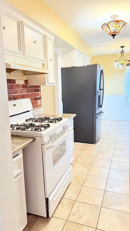 7513 Kenton Ave - Photo 6 of 10