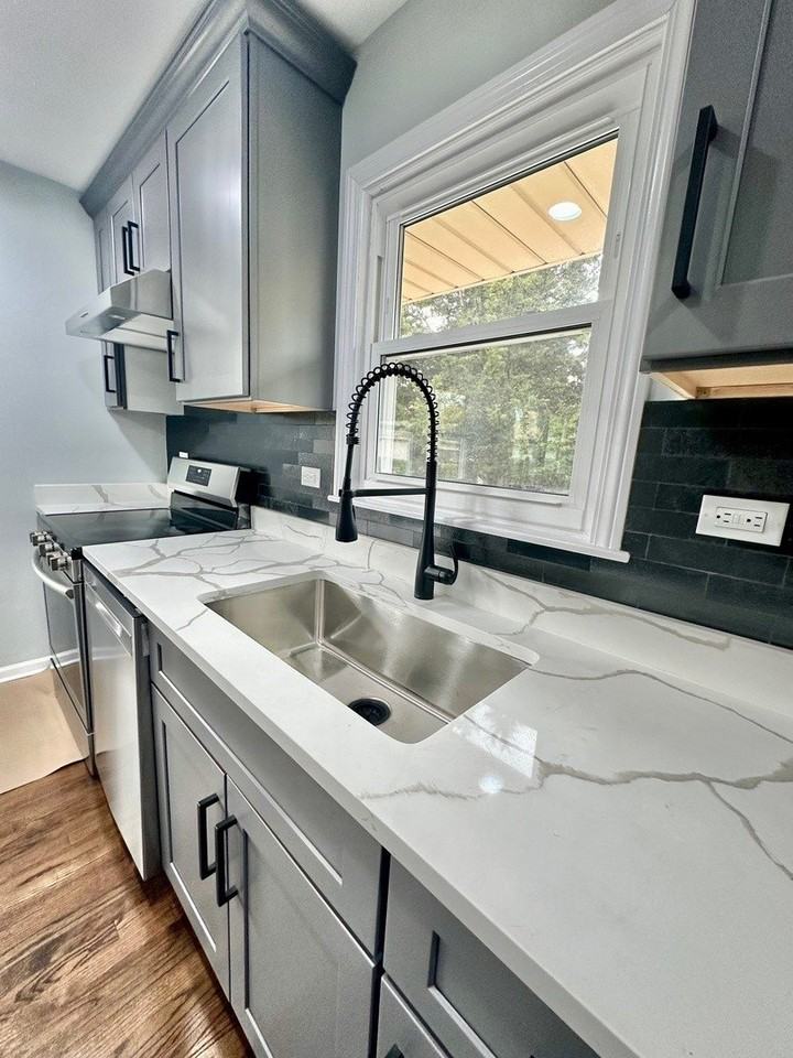 8129 W Courtland Ave - Photo 4 of 14