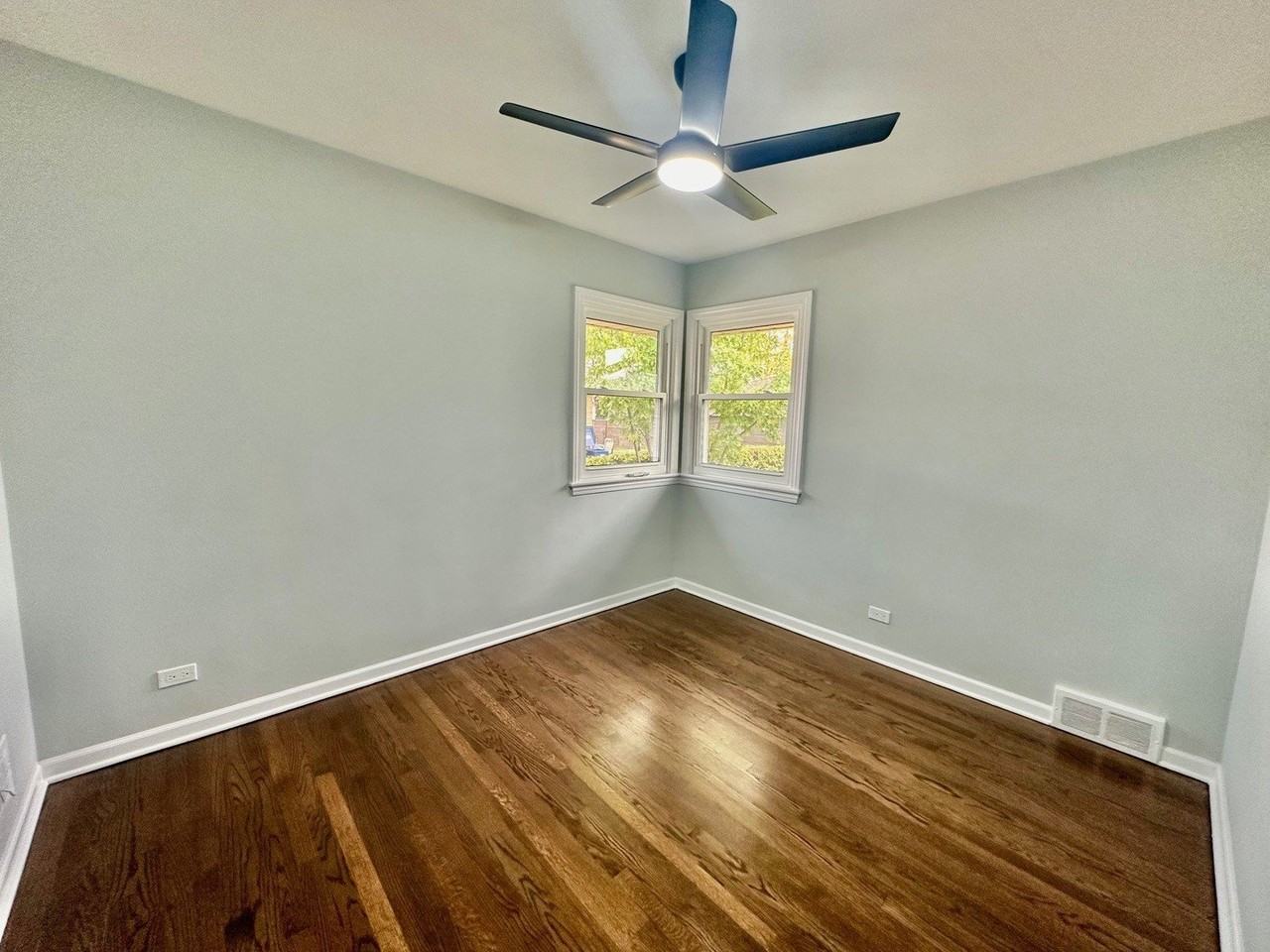 8129 W Courtland Ave - Photo 7 of 14