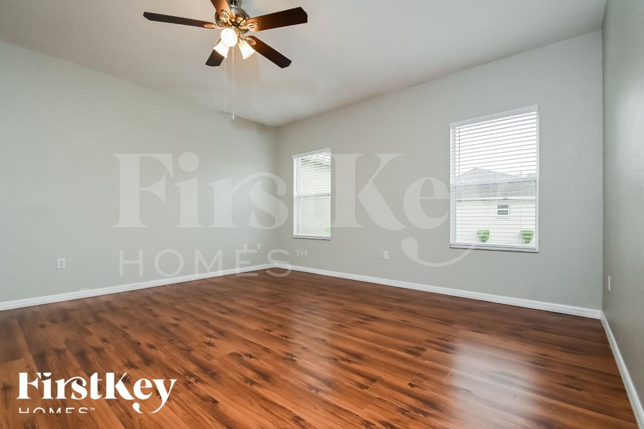 8314 Greystone Dr - Photo 3 of 18