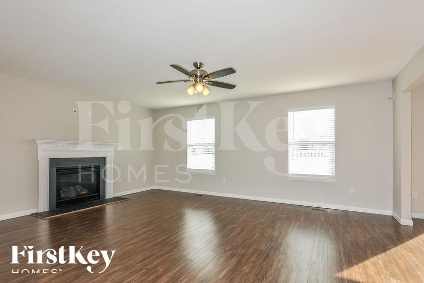 120 Champions Ln - Photo 3 of 15