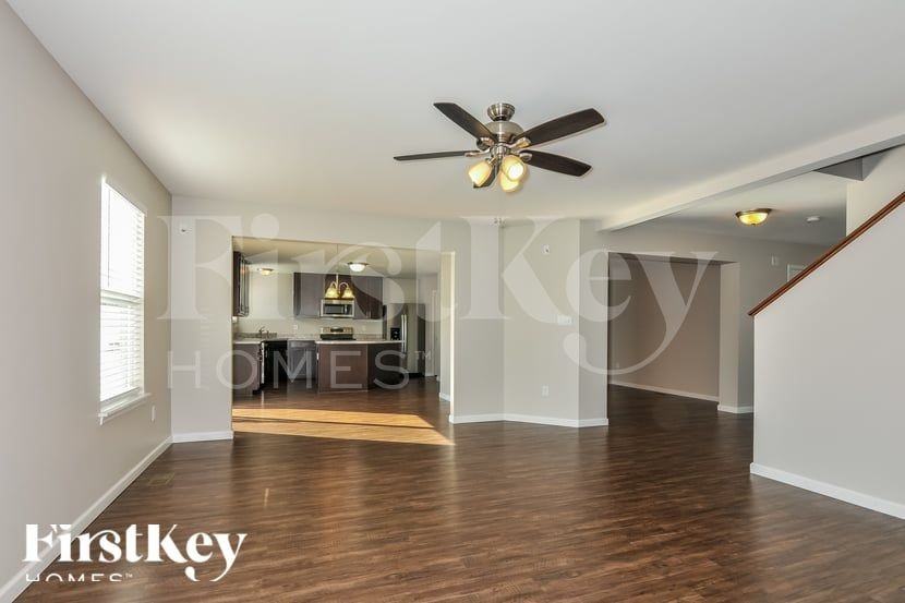 120 Champions Ln - Photo 4 of 15