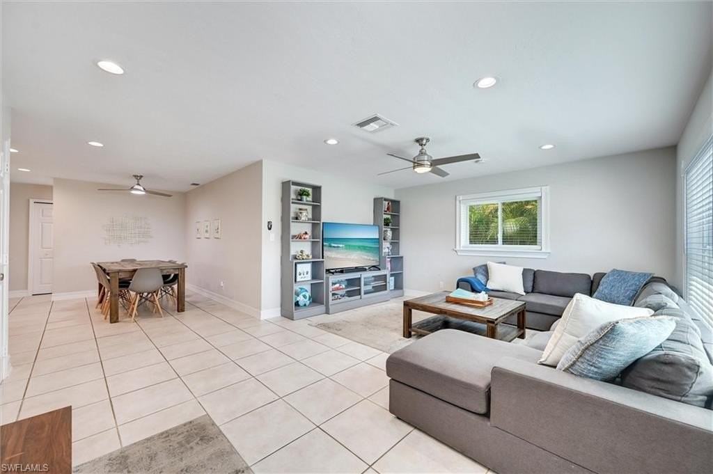 795 94th Ave N - Photo 4 of 32