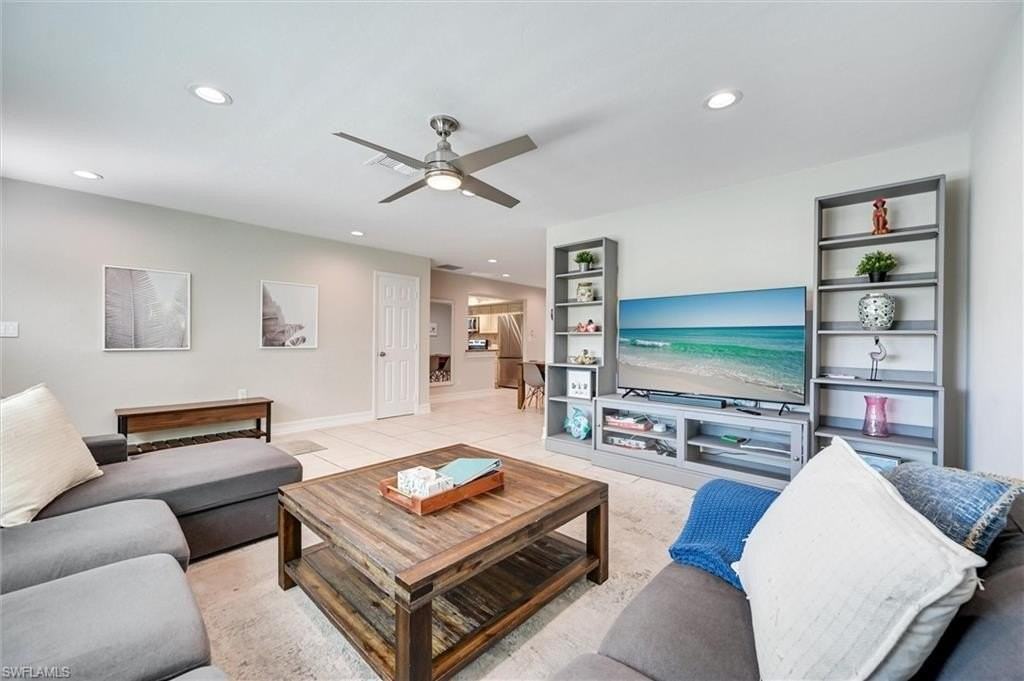 795 94th Ave N - Photo 5 of 32