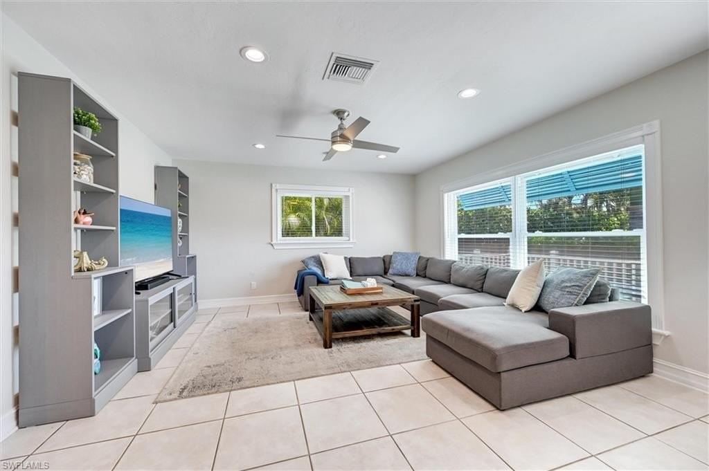 795 94th Ave N - Photo 6 of 32