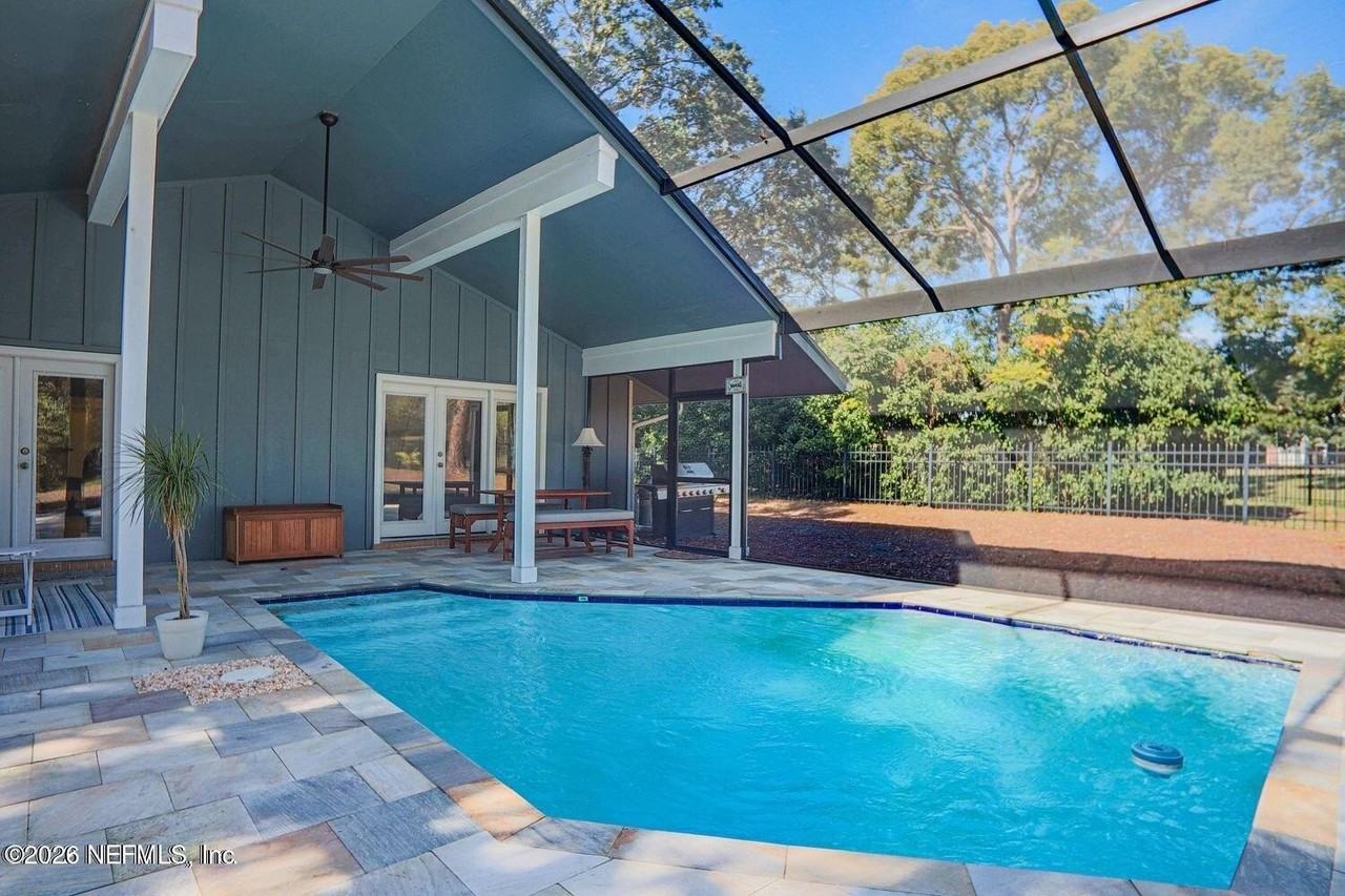 10123 Leisure Ln N - Photo 3 of 25