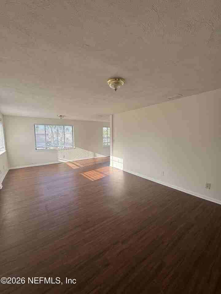 210 13th Ave N - Photo 4 of 17