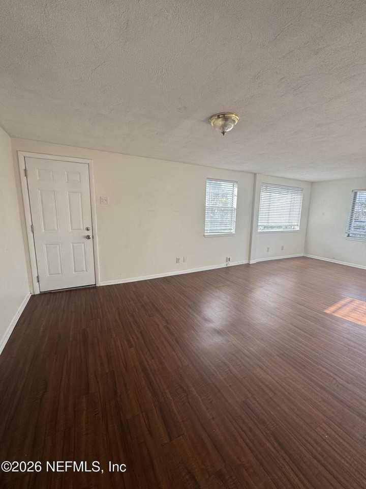 210 13th Ave N - Photo 6 of 17