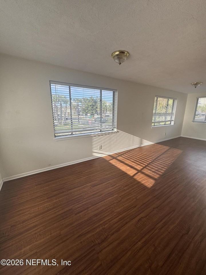 210 13th Ave N - Photo 7 of 17