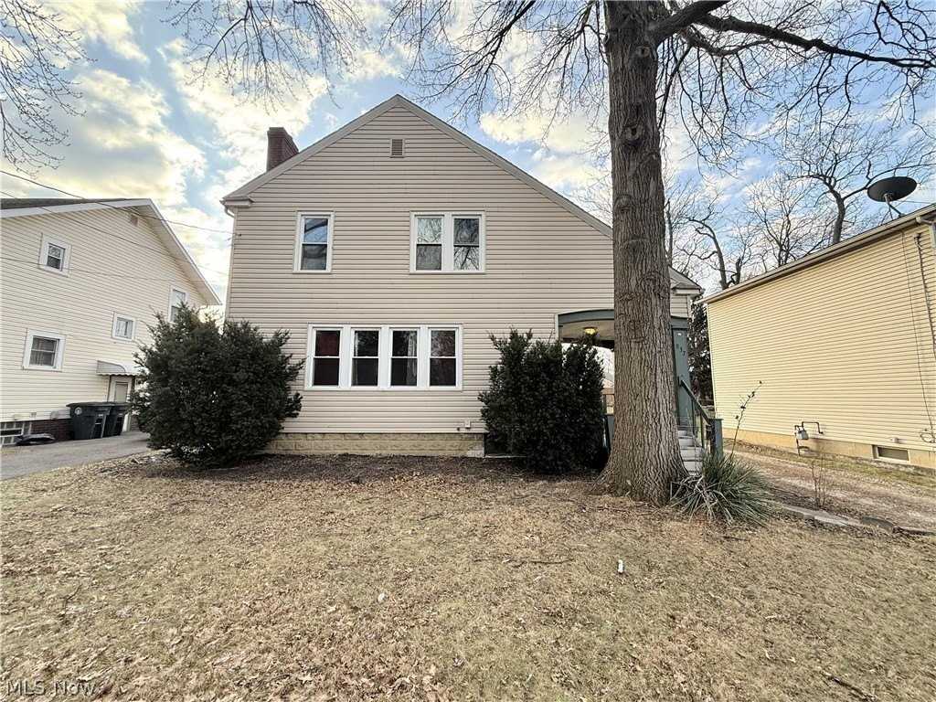 837 Eastland Ave - Photo 3 of 34