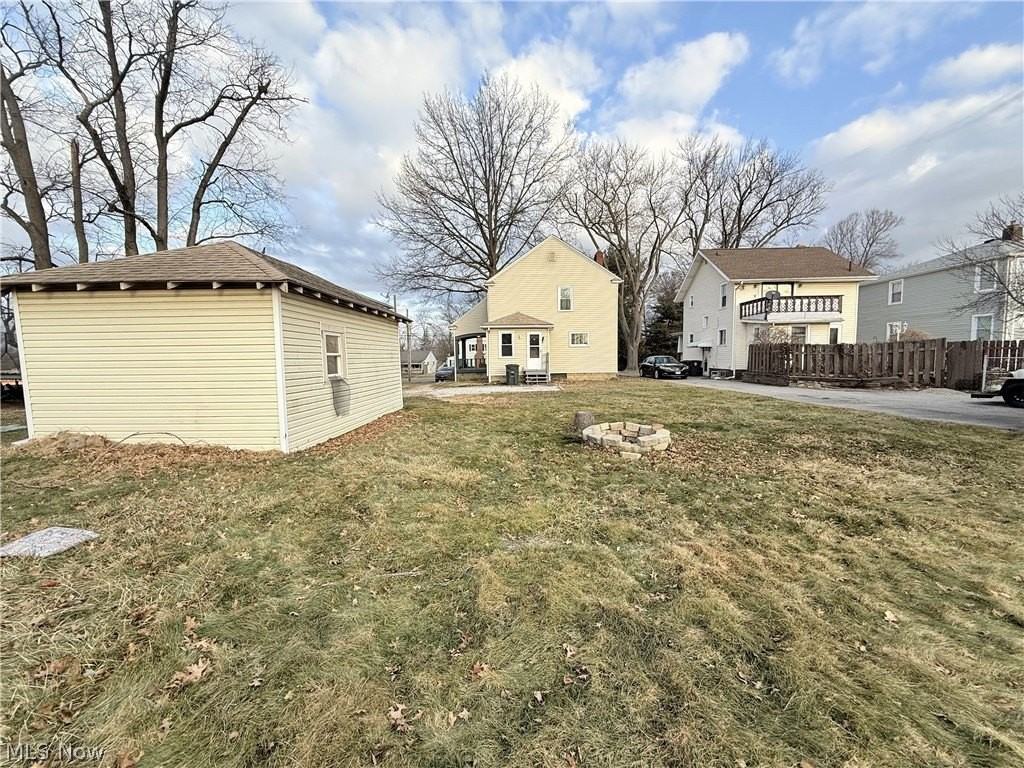 837 Eastland Ave - Photo 5 of 34