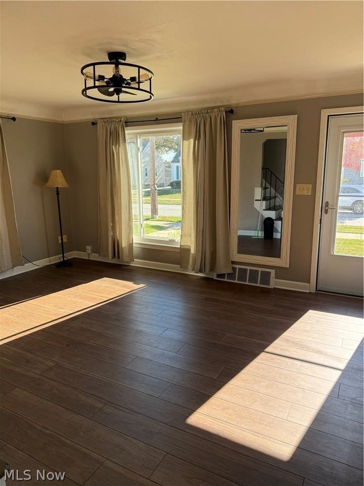 30401 Mildred Dr - Photo 2 of 16