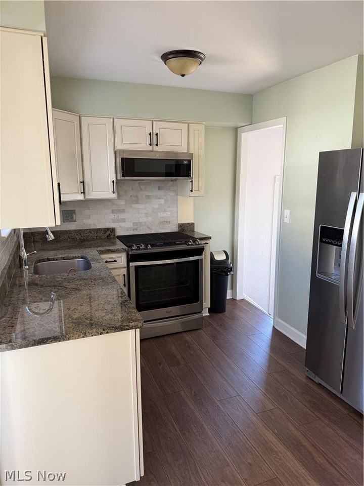 30401 Mildred Dr - Photo 4 of 16