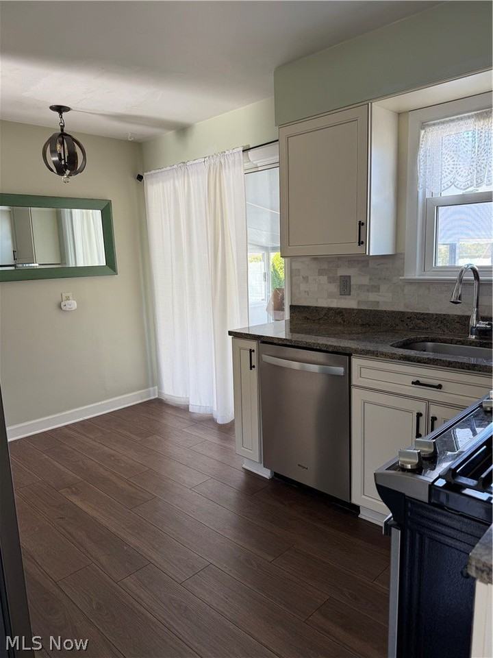 30401 Mildred Dr - Photo 5 of 16