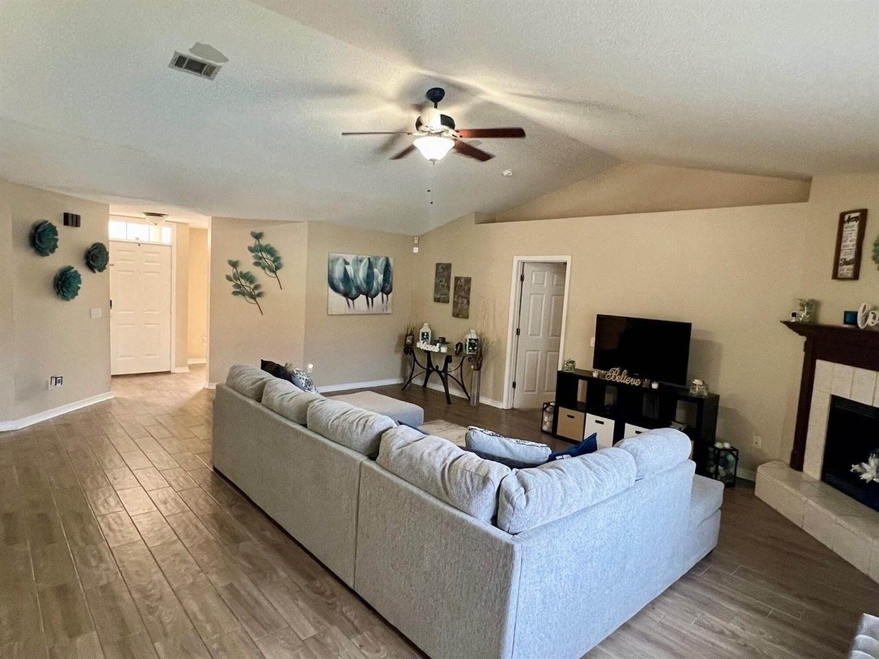 318 Riverchase Blvd - Photo 3 of 20