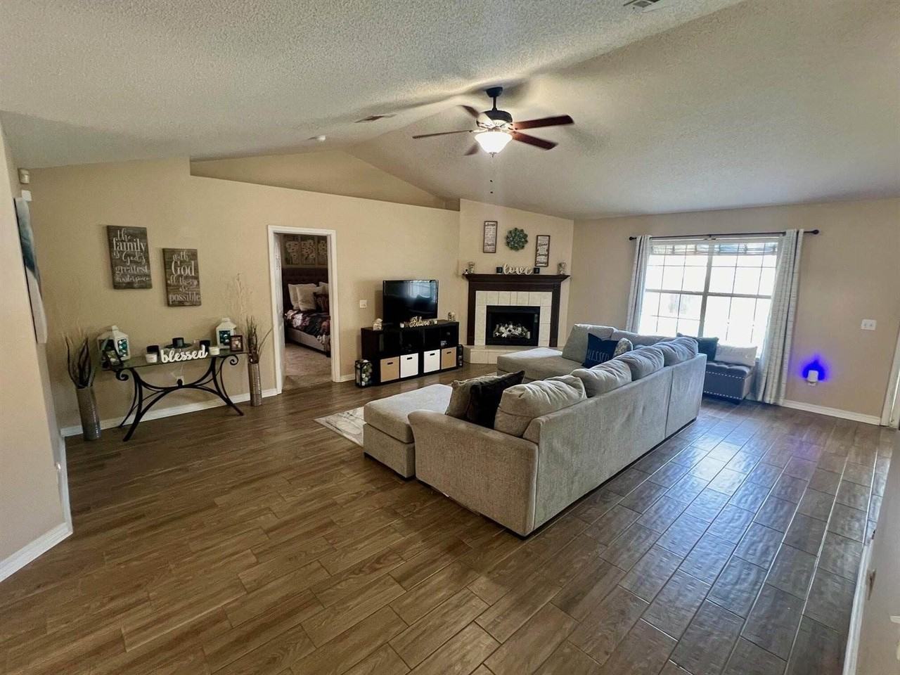 318 Riverchase Blvd - Photo 4 of 20